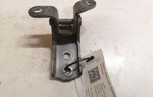 Toyota Avensis T250 Front door upper hinge