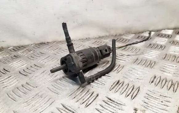 Skoda Octavia Mk2 (1Z) Windscreen/windshield washer pump 1K6955651