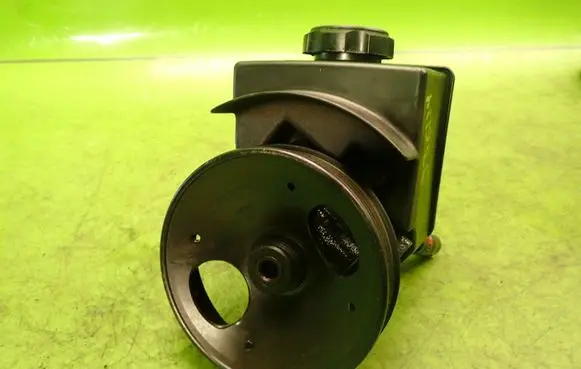 Volvo 850 Power steering pump 9157904