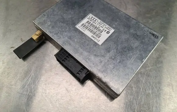 Audi A4 S4 B5 8D Bluetooth control unit module 8P0862335A