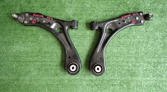 Ford Focus Front lower control arm/wishbone 