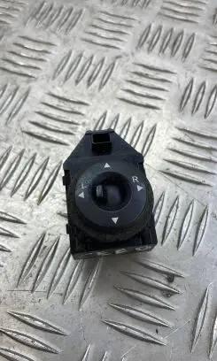 KIA Ceed Wing mirror switch 457480