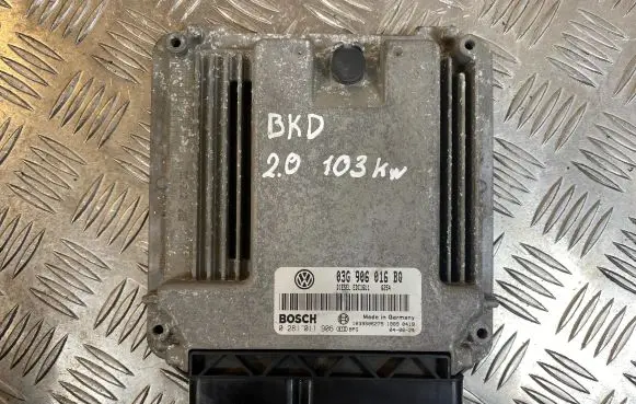 Volkswagen Touran I Engine control unit/module 03G906016BQ 0281011906 1039S06275