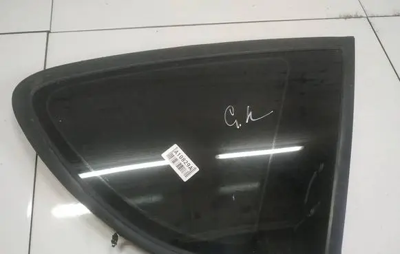 Subaru B9 Tribeca Rear side window 
