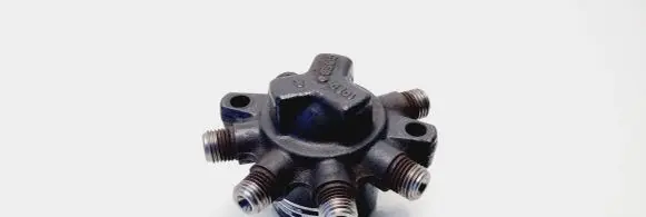 Nissan Almera N16 Fuel distributor 8200057232 R9144Z010C