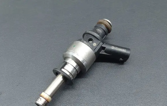 Audi A8 S8 D4 4H Fuel injector 1079036N 104790532