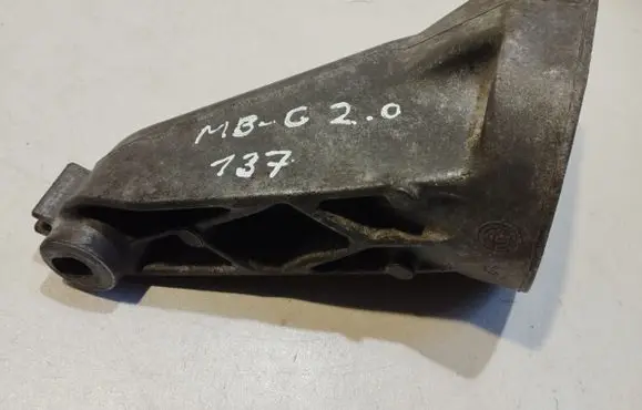Mercedes-Benz C W203 Engine mounting bracket A1112231604