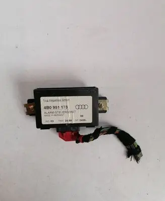 Audi A4 S4 B5 8D Alarm control unit/module 4B0951173