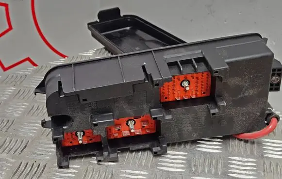 Opel Signum Fuse module 13240242 519170104 00017410
