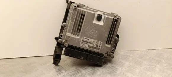 Peugeot 5008 II Engine control unit/module 9818703480