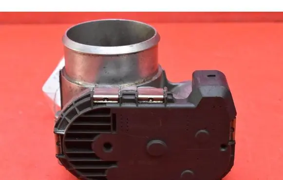 Volkswagen PASSAT B5.5 Throttle body valve 06B133062M