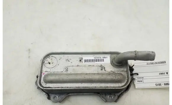 Toyota Verso Oil filter mounting bracket 157100R010
