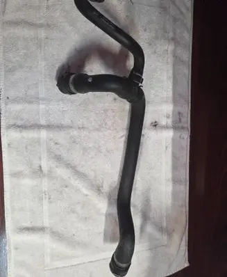 Porsche Macan (95B) Engine coolant pipe/hose 95B122101A