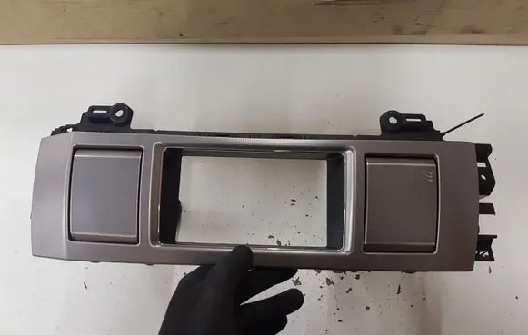 Jaguar XF X250 Dash center air vent grill 8X2319K617AJ
