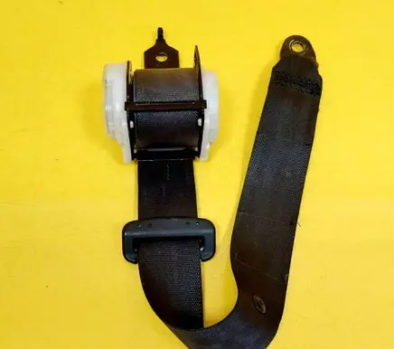 Mitsubishi Galant Rear seatbelt 0426009