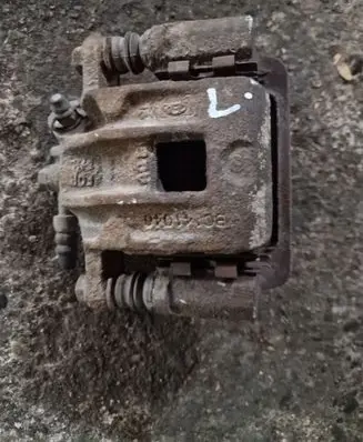 Hyundai Santa Fe Rear brake caliper