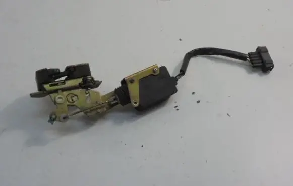 Skoda Felicia II Front door lock 6U0837016C