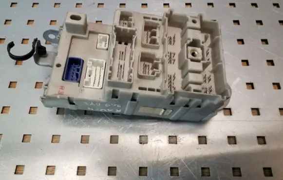 Toyota RAV 4 (XA20) Comfort/convenience module 8273342060