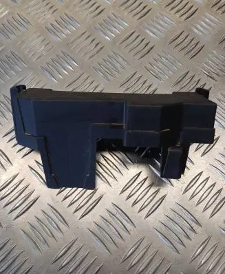 Renault Clio III Fuse box cover 8200267011