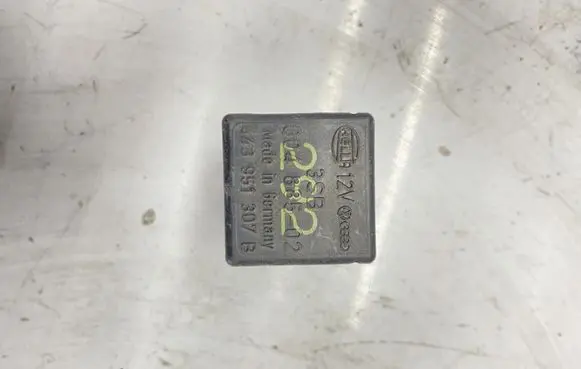Audi A6 S6 C4 4A Other relay 00488502