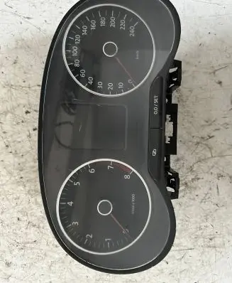 Volkswagen Polo V 6R Speedometer (instrument cluster) 6R0920860F