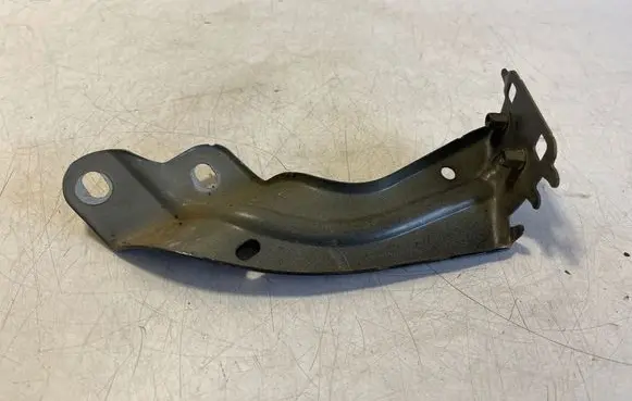 Volkswagen T-Roc Fender mounting bracket 2GA821136