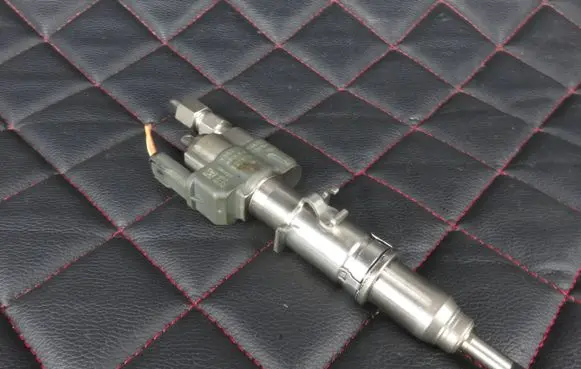 BMW 3 E90 E91 Fuel injector 758904803