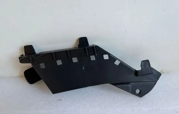Mercedes-Benz C W205 Front bumper mounting bracket A2058855702