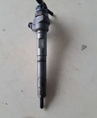 Volkswagen PASSAT B7 Fuel injector 03L130277J
