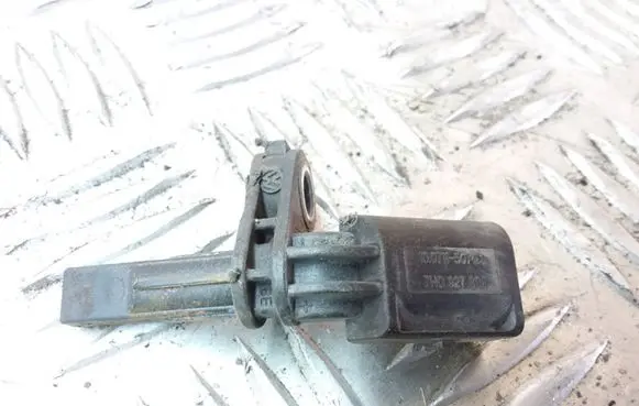 Volkswagen Touran I ABS brake wheel speed sensor 7H0927804