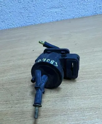 Mercedes-Benz C W203 Engine mount vacuum valve A0005450427 D7083