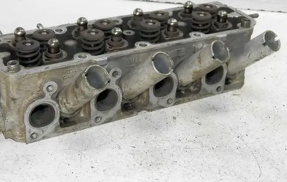 Opel Corsa B Engine head R90400110