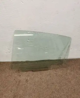Toyota Yaris Rear door window glass