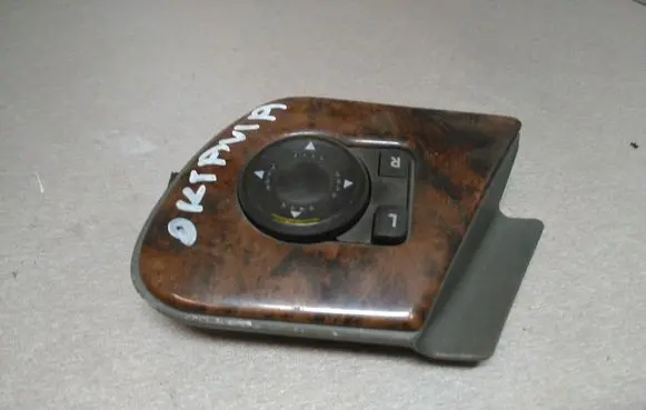 Skoda Octavia Mk1 (1U) Wing mirror switch 1U1959565C 1U1867185