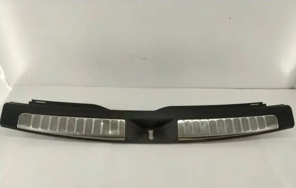 Trunk/boot sill cover protection