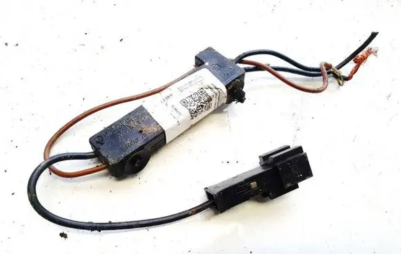Mercedes-Benz C AMG W204 Antenna control unit A2048708490 28124593