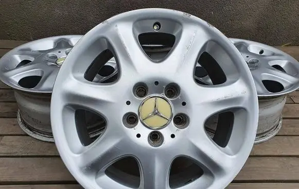 Mercedes-Benz E W124 R16 alloy rim A2204010109