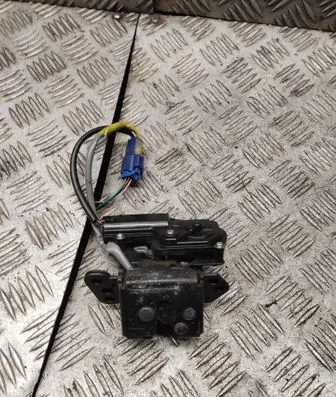 Toyota Avensis T250 Loading door lock 