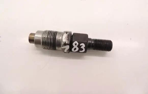 Toyota Avensis T220 Fuel injector D183