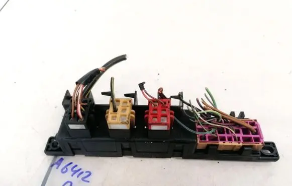 Audi A6 S6 C5 4B Fuse box set 8L0941822A 896083000