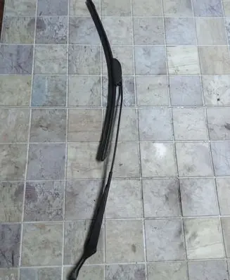 Volkswagen PASSAT B5.5 Front wiper blade arm