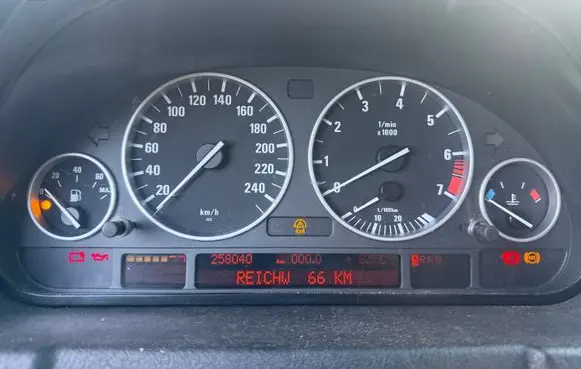 Speedometer (instrument cluster)