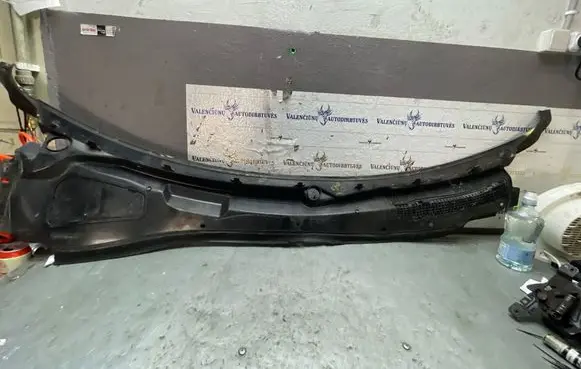 Chrysler 300 - 300C Wiper trim 04805834AC 64577B 32891