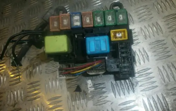 Mazda 626 Fuse box set 72543034