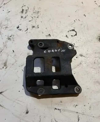 Toyota Corolla Verso E121 Engine mounting bracket 246260