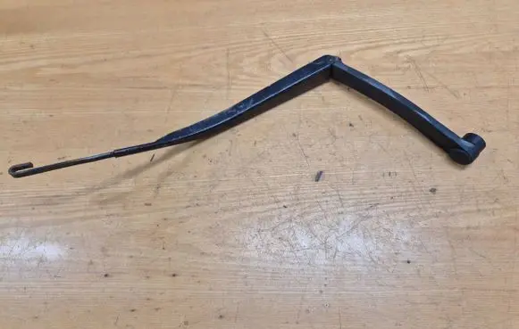 Hyundai Sonata Front wiper blade arm