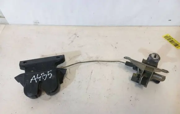Audi A4 S4 B5 8D Tailgate/trunk/boot lock/catch/latch 8D9827520A