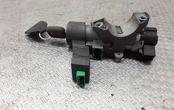 Volvo XC90 Ignition lock 8673073