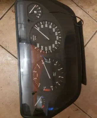 BMW 5 E34 Speedometer (instrument cluster) 993559135 83515809 110008432039