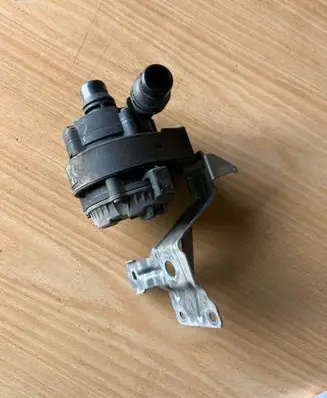 BMW 5 G30 G31 G38 Electric auxiliary coolant/water pump 0392024064 8638238 20180716